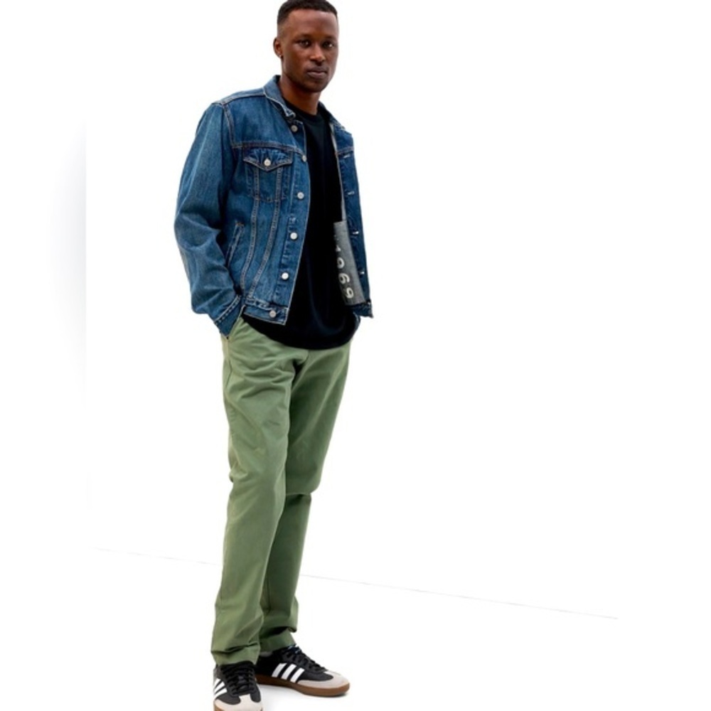 GAP-Modern Khaki’s in athletic taper w/ gapflex. 33x32. I ONLY HAVE THE OLIVE GR
